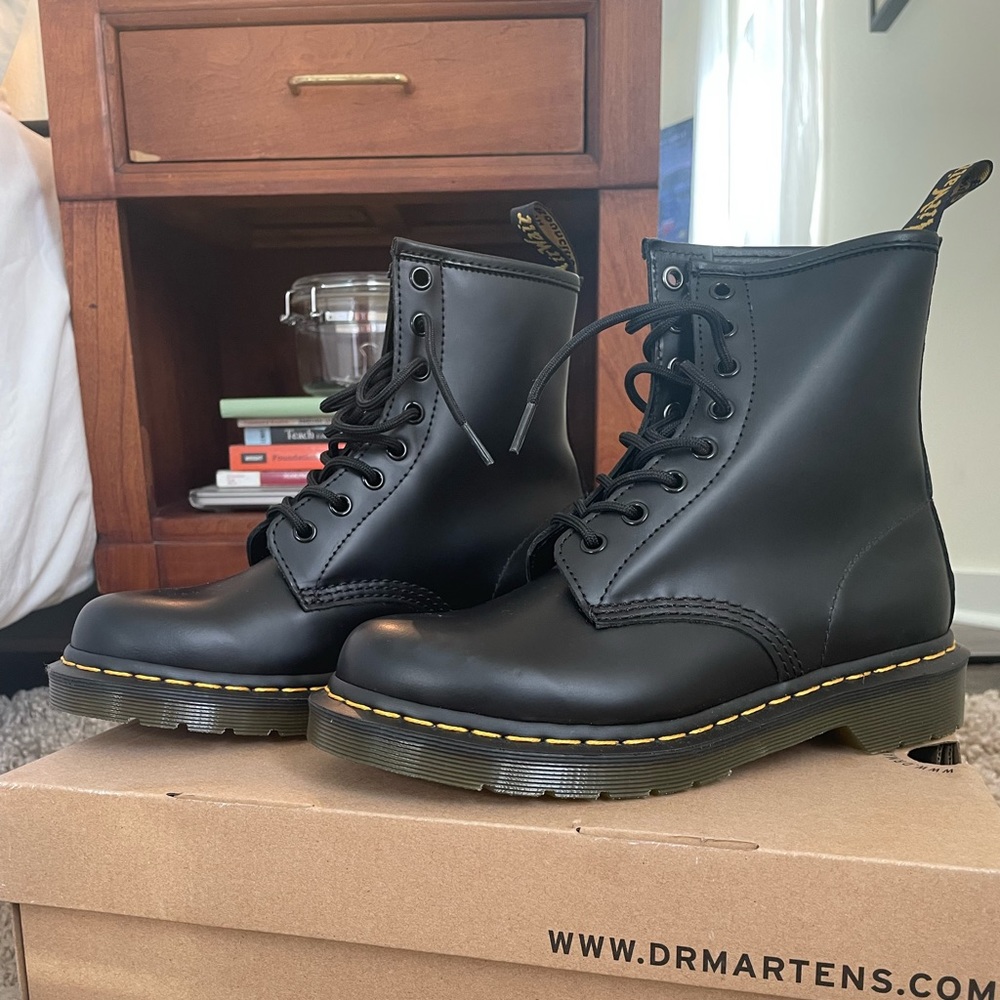 Doc Martens 1460 Women’s Smooth Leather Boot, size 7